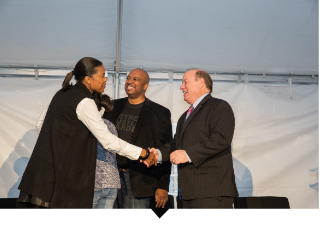 Developer shakes hands with Detroit Mayor Mike Duggan